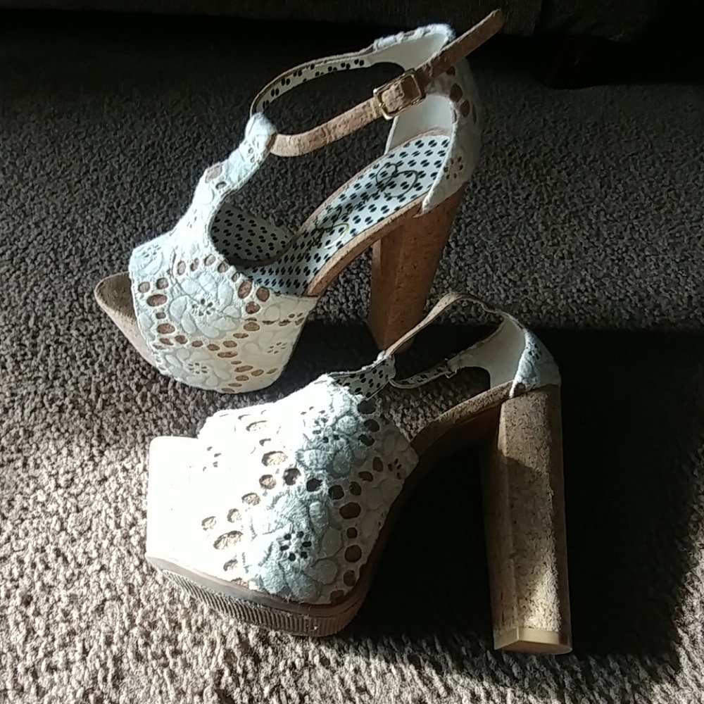 Heels - Picture 3 of 4